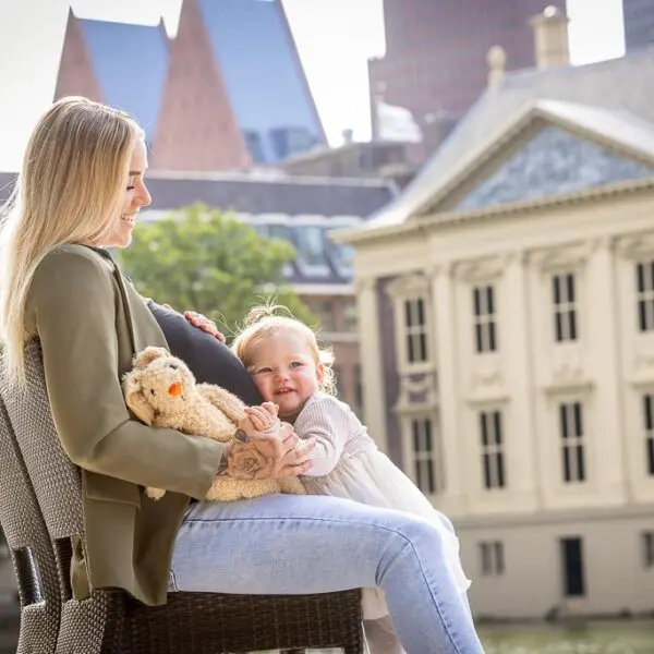 HKS Zwangere vrouw met kind