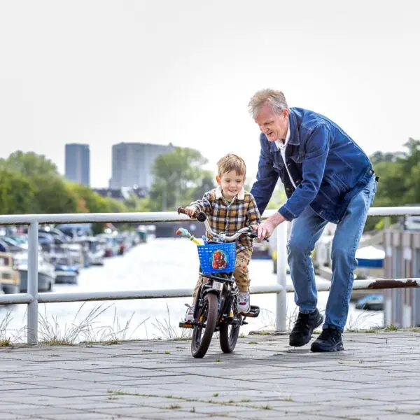 HKS Man met kind op fiets